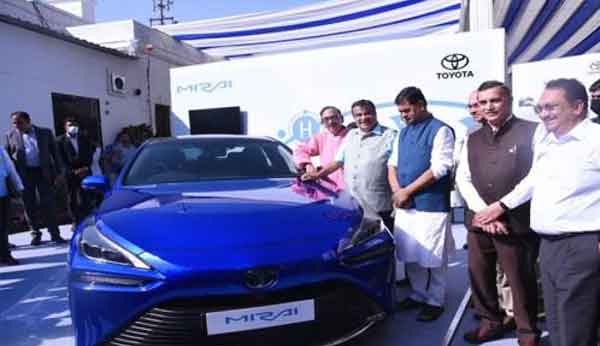 New Delhi: Nitin Gadkari launches world’s most advanced technology-developed Green Hydrogen Fuel Cell Electric Vehicle Toyota Mirai